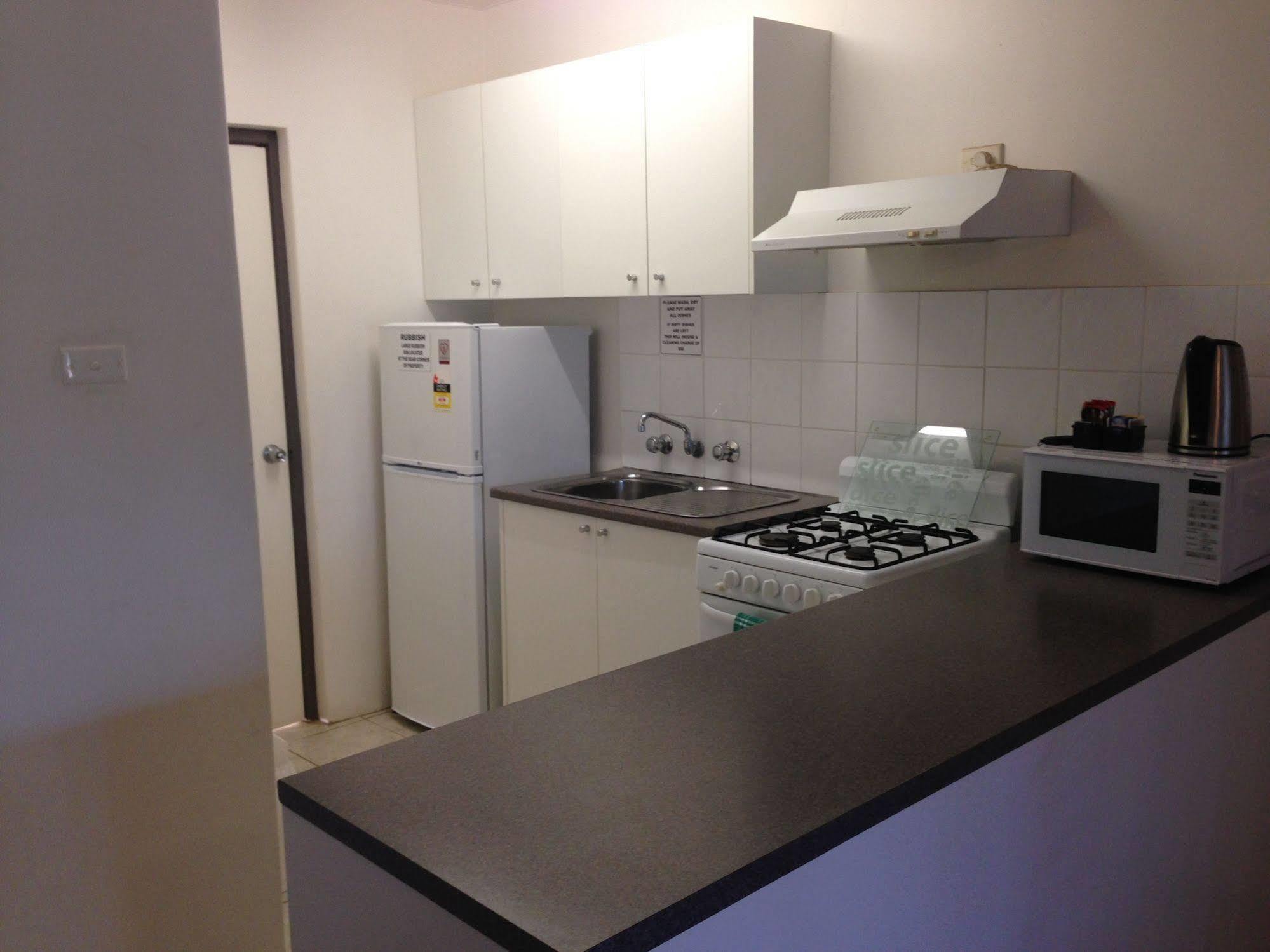 Carnarvon Central Apartments Extérieur photo
